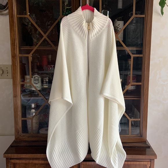 Soft white, high neck poncho. Full silver zipper in front. Very soft. - Picture 2 of 4
